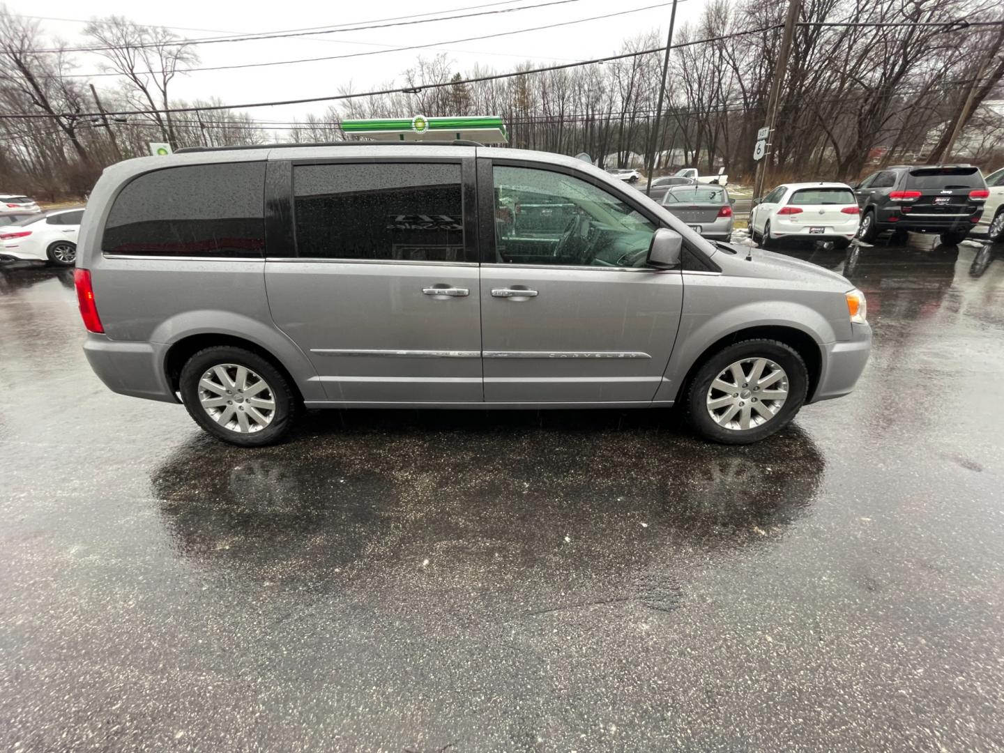 2016 Silver /Black Chrysler Town & Country Touring (2C4RC1BG4GR) with an 3.6L V6 DOHC 24V FFV engine, 6A transmission, located at 11115 Chardon Rd. , Chardon, OH, 44024, (440) 214-9705, 41.580246, -81.241943 - Photo#5